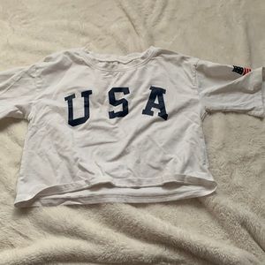 this is in great condition and it has a american flag on the sleeve :)